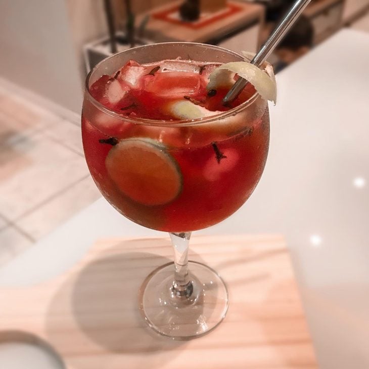 Gin com framboesa e limão