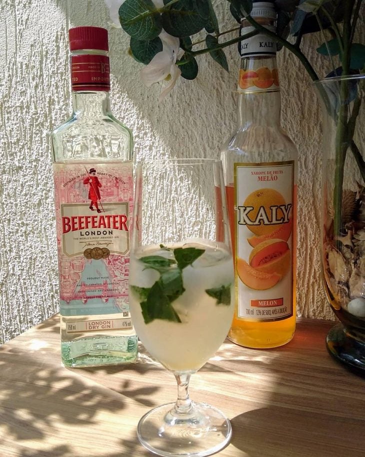 Gin de melão e manjericão