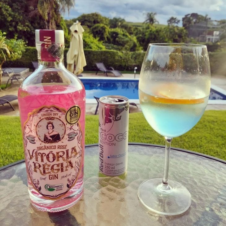 Gin rose com energético de coco
