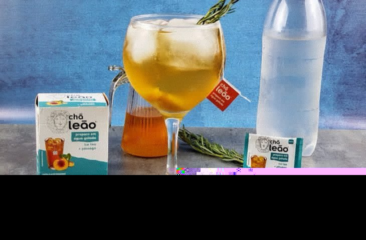 Gin tônica com pêssego