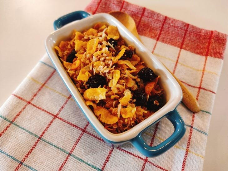 Granola de frigideira rápida pronta para servir.