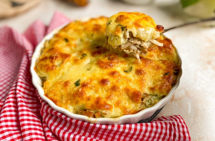Gratinado de batata com frango desfiado