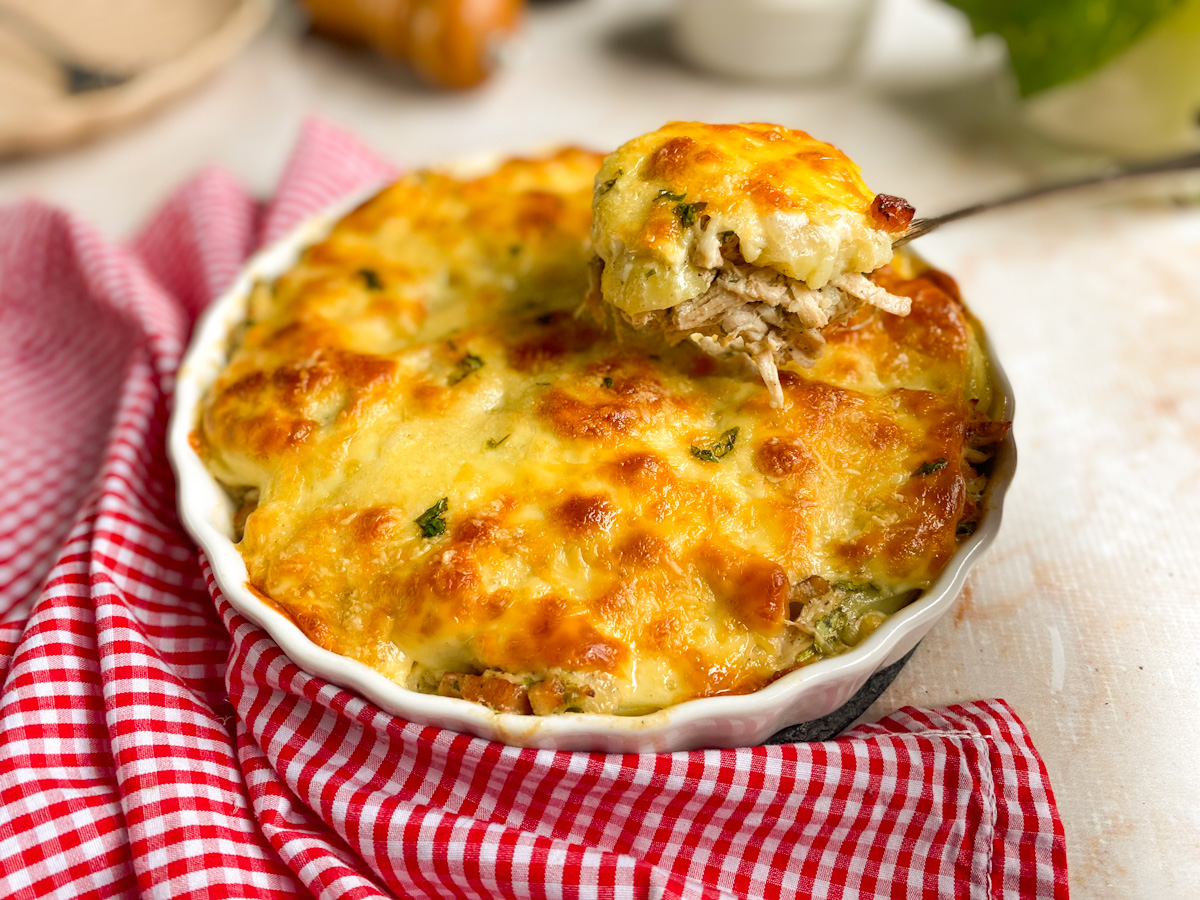 Gratinado de batata com frango desfiado