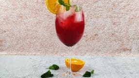 Groselha Spritz com Chá Mate