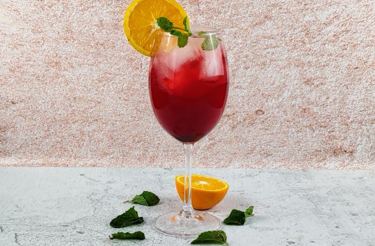 Groselha Spritz com Chá Mate