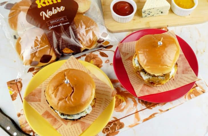 Hambúrguer com molho de gorgonzola