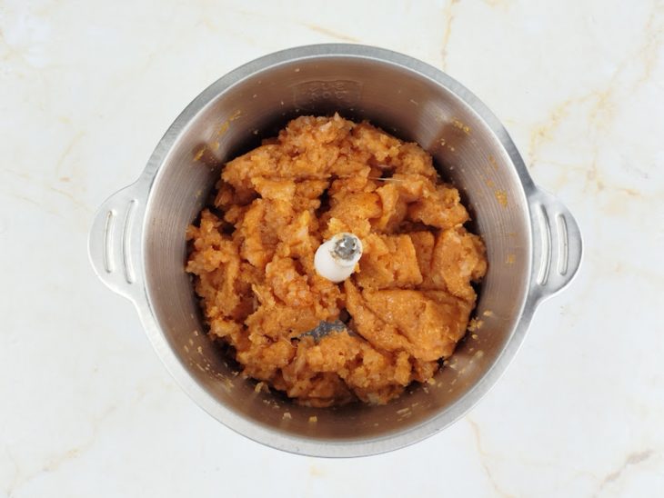 Peito de frango processado.