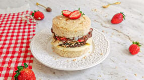 Hambúrguer doce de bolo (Cake burguer ou X-bolo)