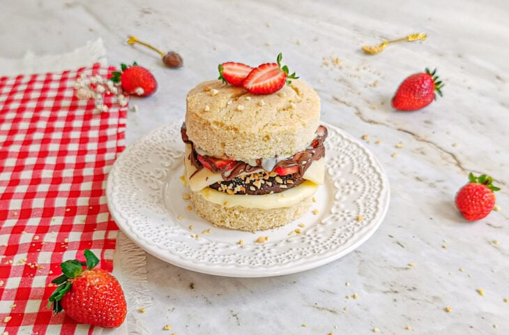 Hambúrguer doce de bolo (Cake burguer ou X-bolo)