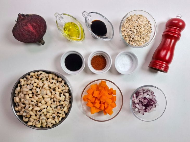 Ingredientes para a receita separados em uma bancada.