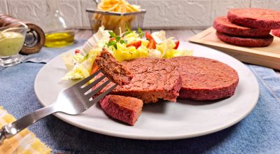 Hambúrguer vegano de beterraba