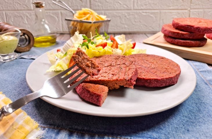 Hambúrguer vegano de beterraba