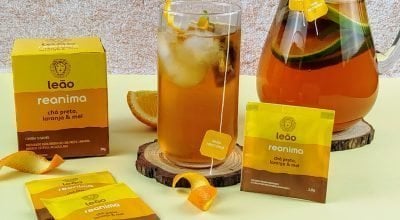 Iced tea com mel e casca de laranja