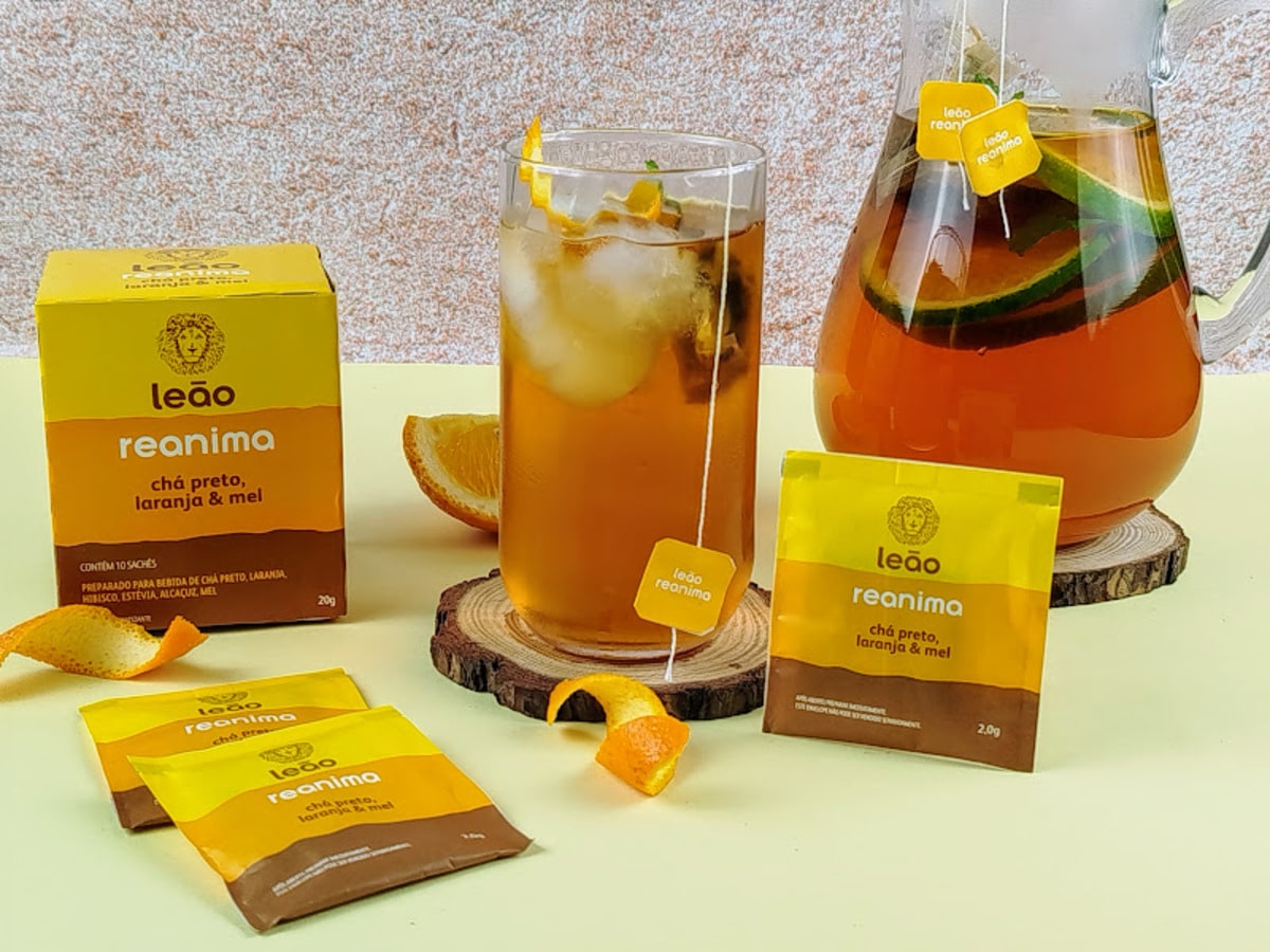 Iced tea com mel e casca de laranja