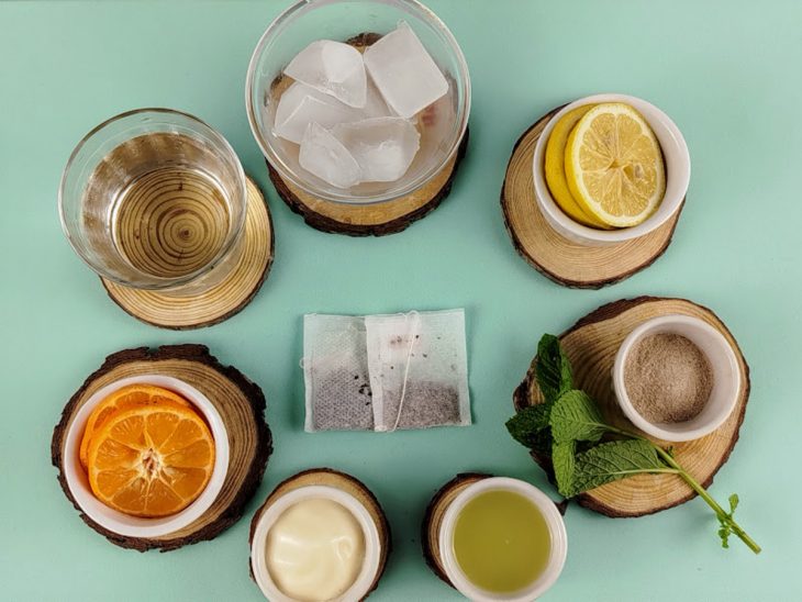 Ingredientes reunidos em uma bancada.