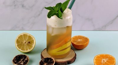 Iced tea três limões com espuma de gengibre