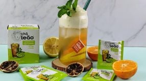 Iced tea três limões com espuma de gengibre