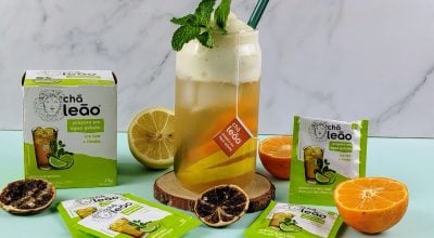 Iced tea três limões com espuma de gengibre