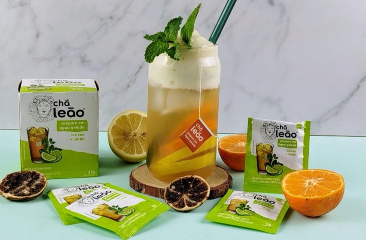 Iced tea três limões com espuma de gengibre