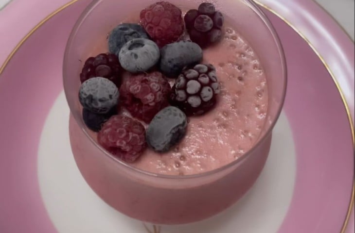 Iogurte de chia e morango