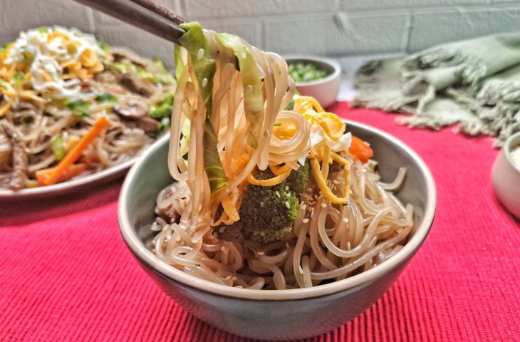 Japchae com legumes