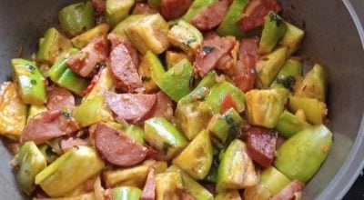 Jiló com calabresa