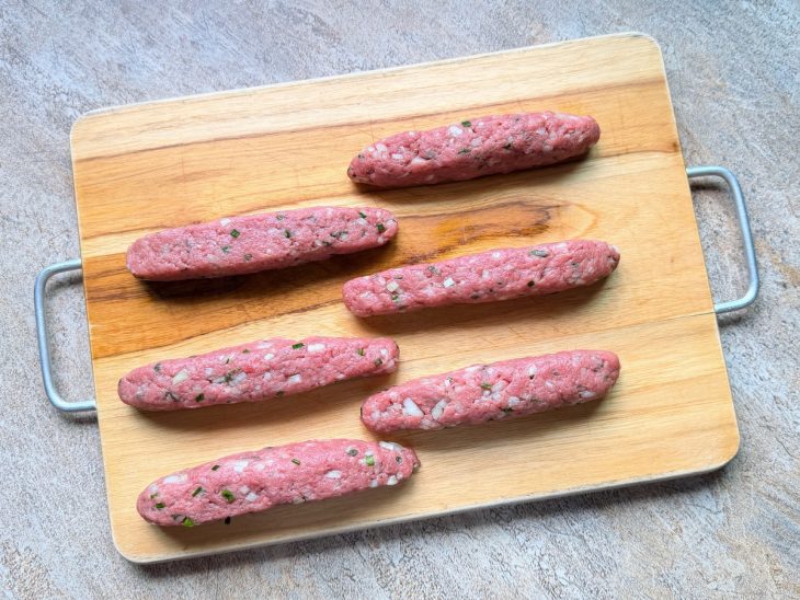 Numa tábua, as kaftas modeladas.