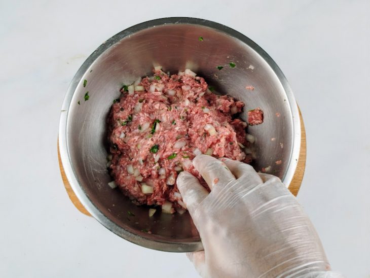 Ingredientes misturados na tigela.