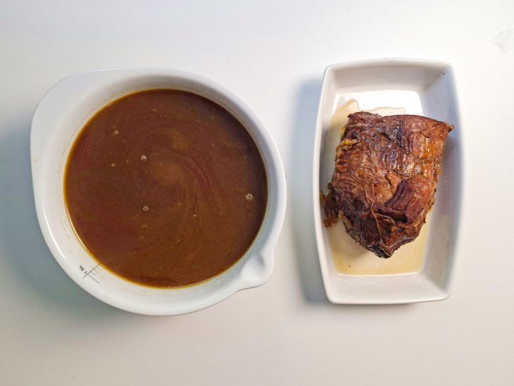 Caldo e carne reservados.