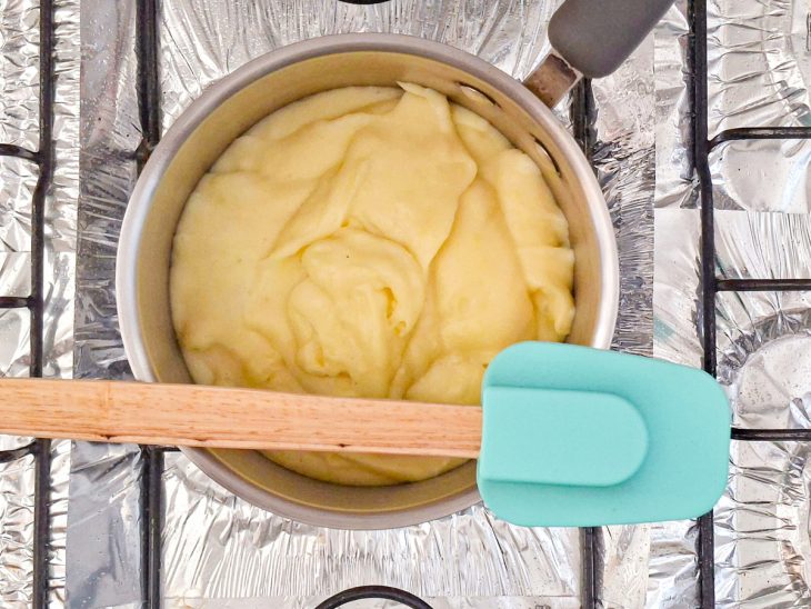 Purê de batata na panela.