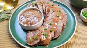 Lagarto ao molho madeira com champignon
