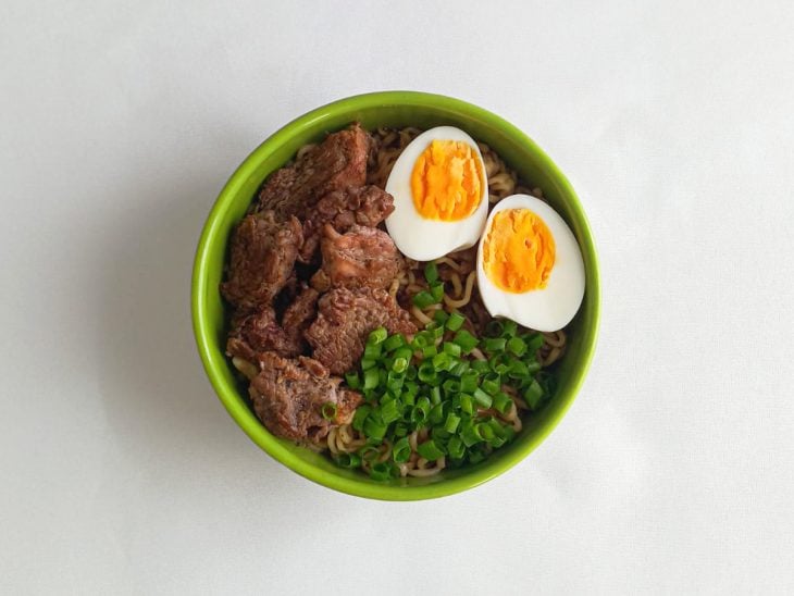 Lamen montado em um bowl.