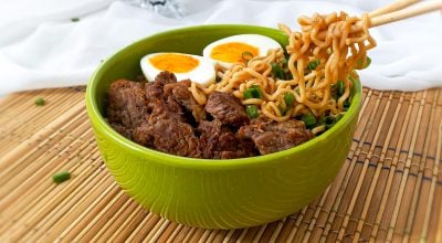 Lamen com miojo