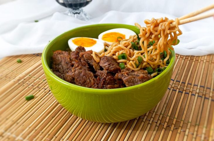 Lamen com miojo