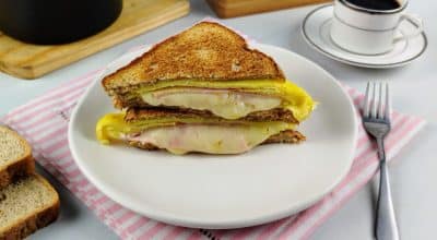 Lanche de frigideira com ovo