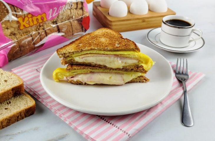 Lanche de frigideira com ovo