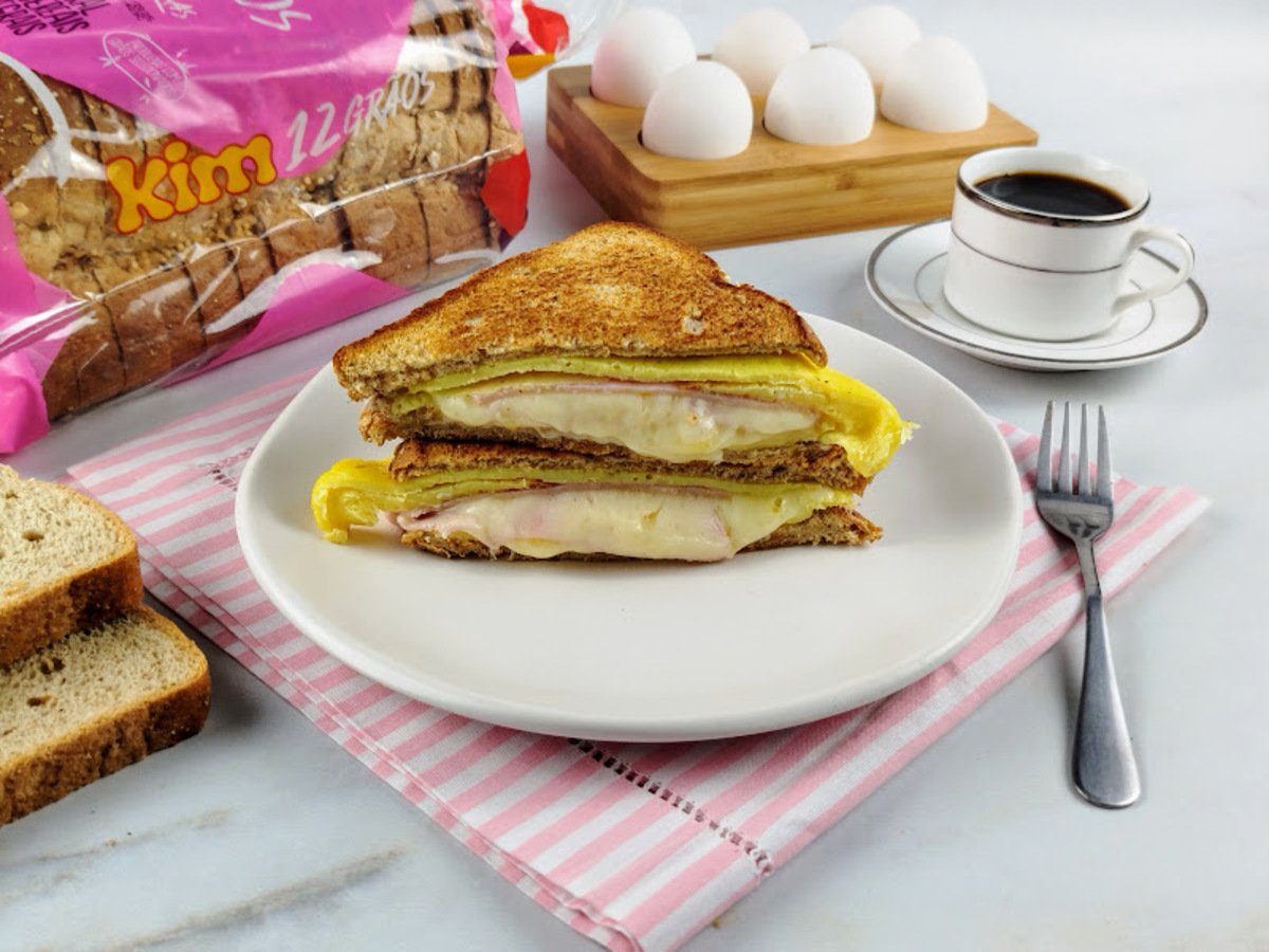 Lanche de frigideira com ovo
