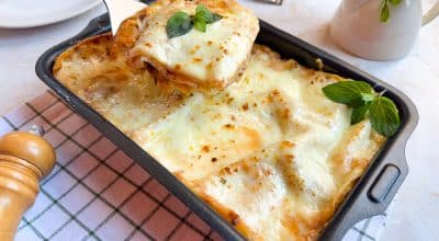 Lasanha de carne moída com molho branco