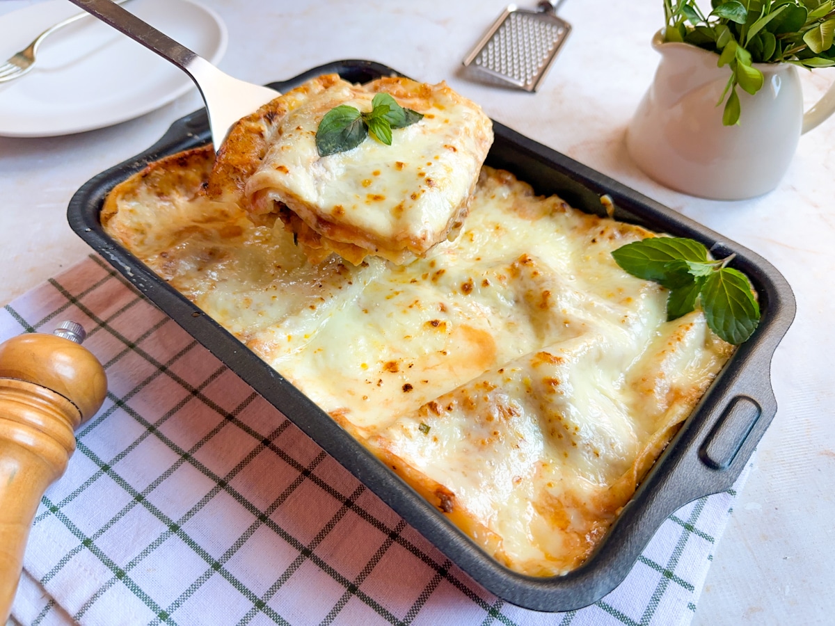 Lasanha de carne moída com molho branco