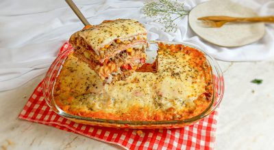 Lasanha de carne moída, presunto e queijo