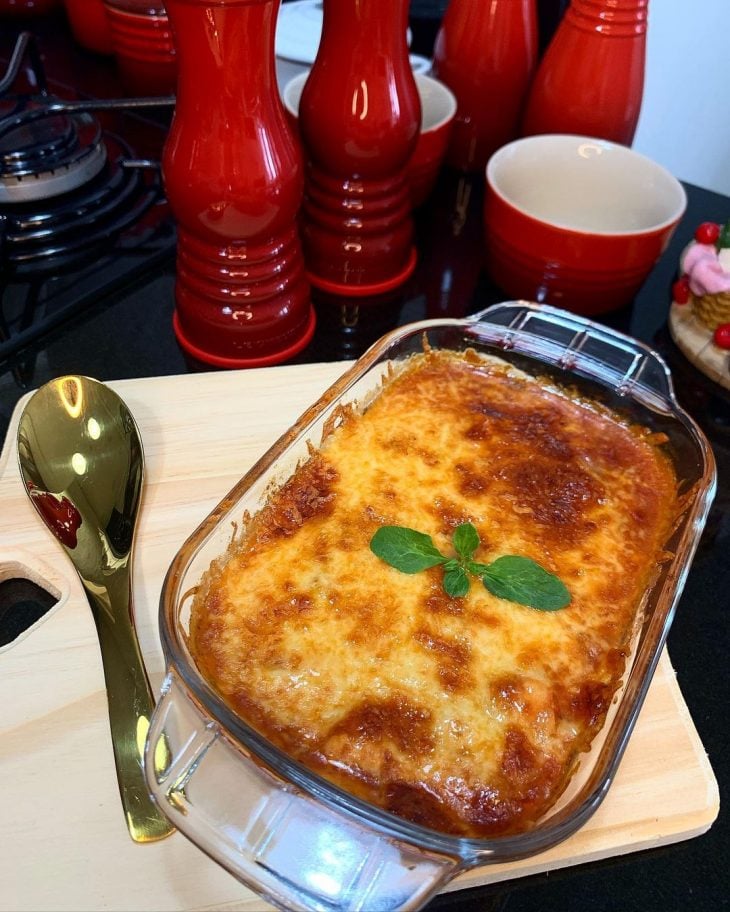 Lascas de salmão com camarão ao molho de nata