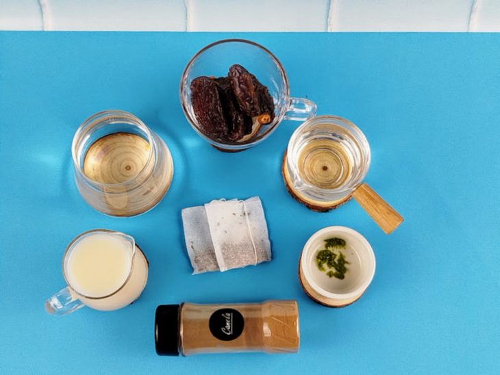 Ingredientes reunidos em uma bancada.