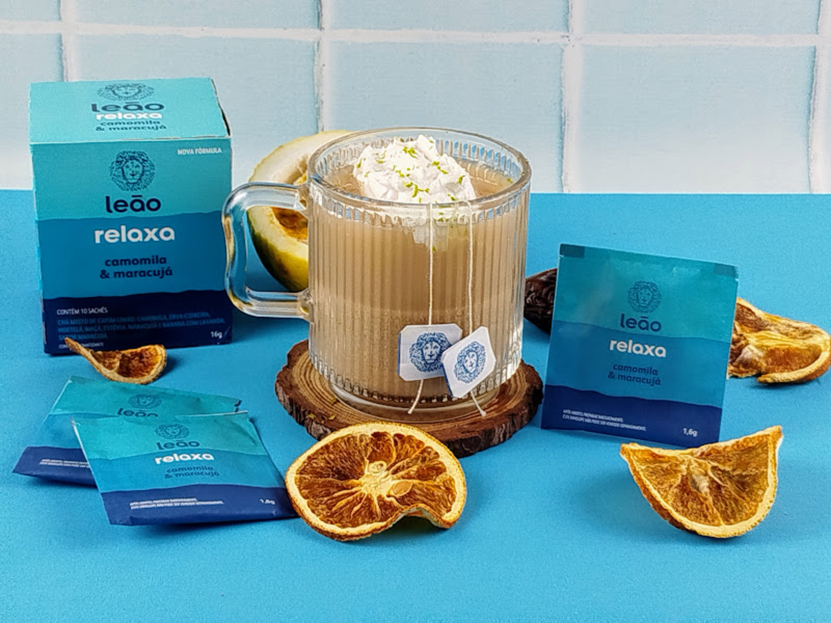 Latte de camomila e maracujá com pasta de tâmaras