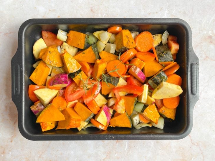 Uma forma com os legumes.