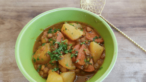 Lentilha com calabresa e batatas