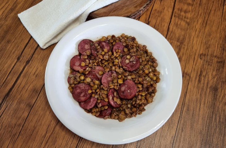 Lentilha com linguiça