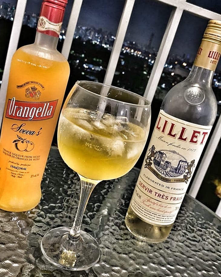 Lillet tônica com licor de laranja