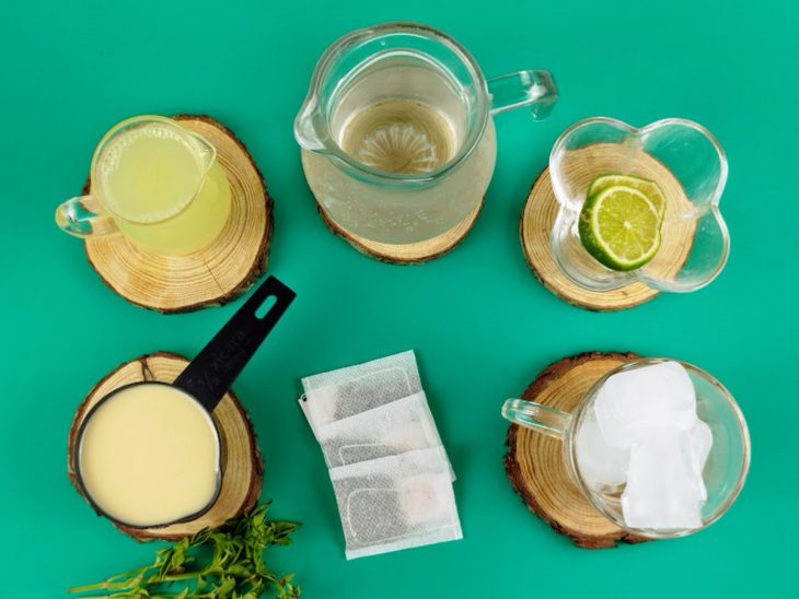 Ingredientes reunidos na bancada.