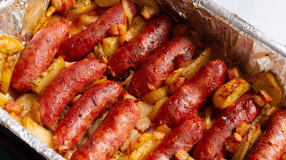 Linguiça assada com batatas