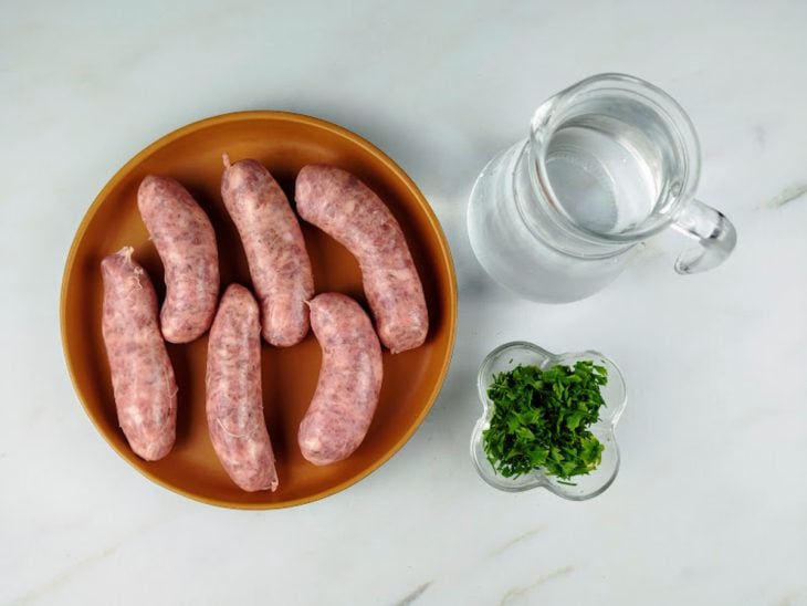 Ingredientes para preparar a linguiça toscana simples.